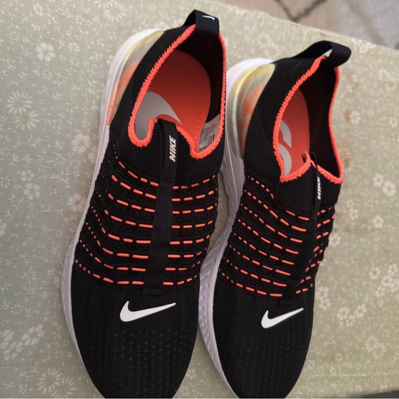 NIKE REACT PHANTOM RUN FLYKNIT 2 WOMEN'S RUNNING SHOE - Picture 3 of 3